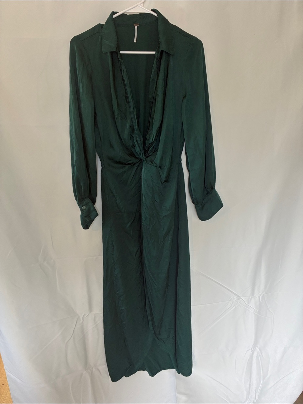 Elegant Deep Green Long-Sleeve Twist-Front Maxi Dress